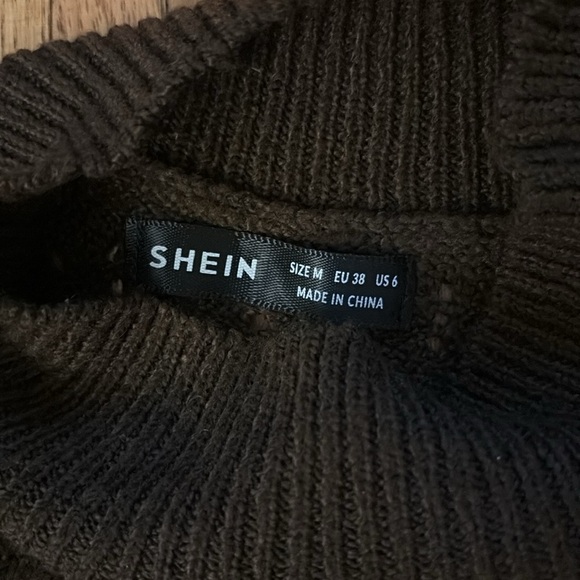 SHEIN cropped mock neck sweater & bra - Picture 4 of 5